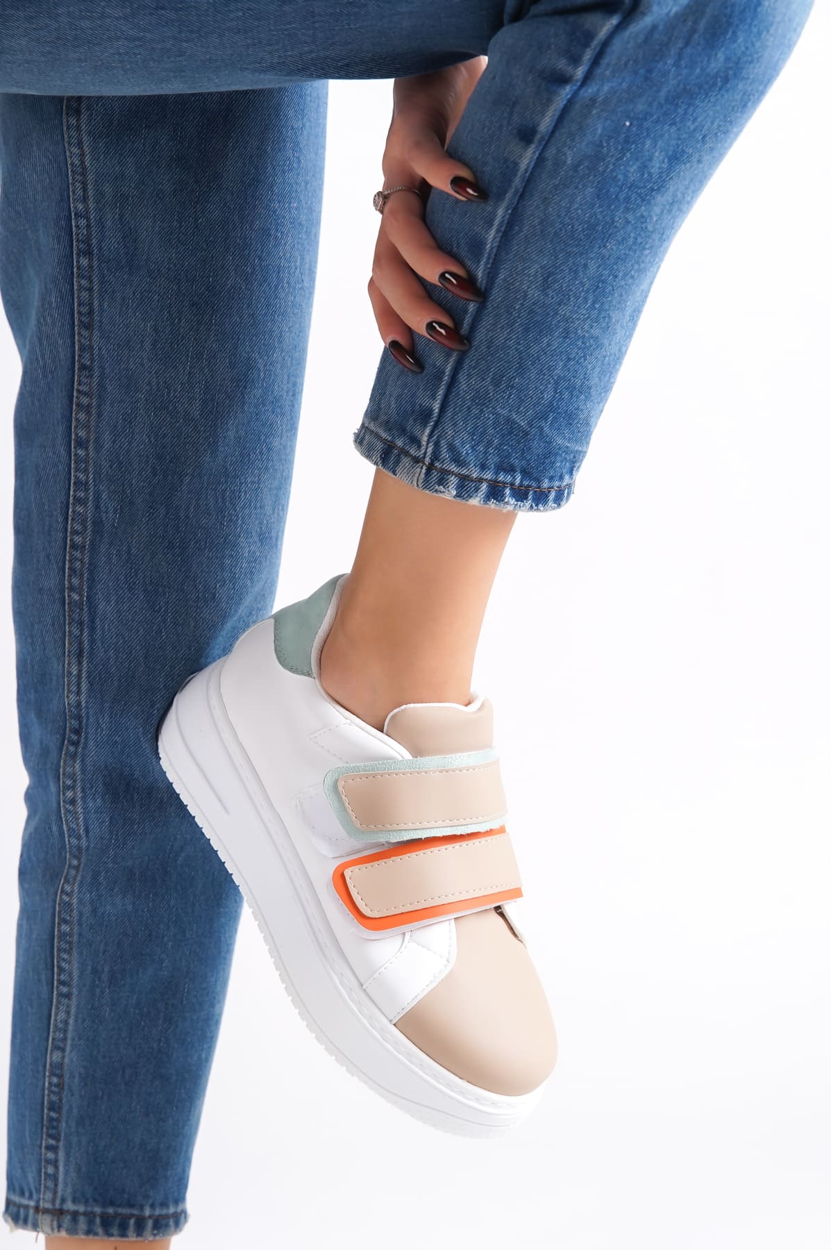 VALENCIA Bağcıksız Cırt Cırtlı Ortopedik Taban Kadın Sneaker Ayakkabı BT Beyaz/Ten VALENCIA Bağcıksız Cırt Cırtlı Ortopedik Taban Kadın Sneaker Ayakkabı BT Beyaz/Ten
