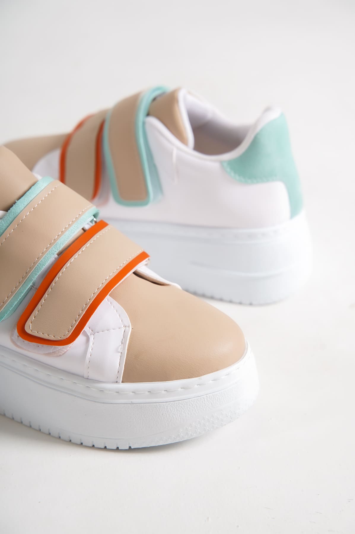 VALENCIA Bağcıksız Cırt Cırtlı Ortopedik Taban Kadın Sneaker Ayakkabı BT Beyaz/Ten VALENCIA Bağcıksız Cırt Cırtlı Ortopedik Taban Kadın Sneaker Ayakkabı BT Beyaz/Ten
