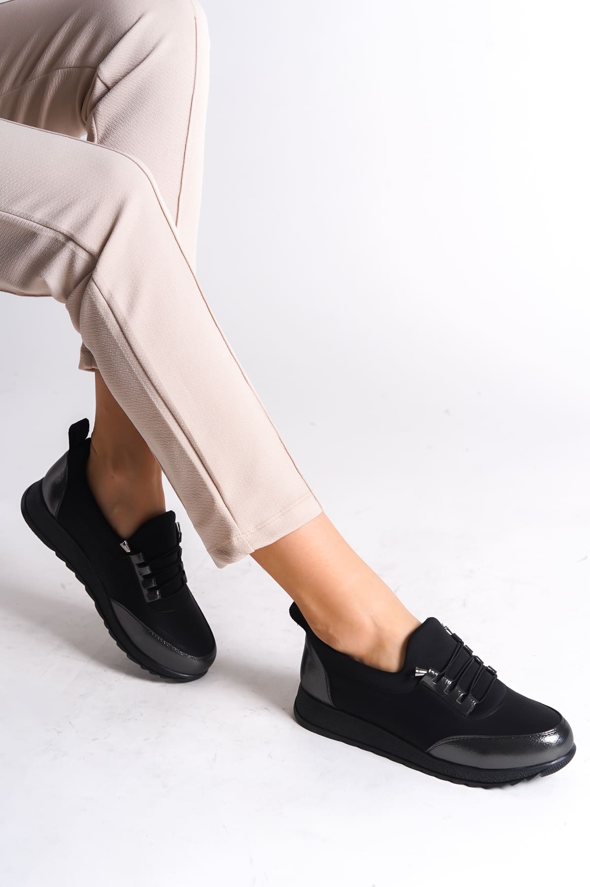 VIOLET Bağcıklı Lastikli Ortopedik Rahat Taban Cilt Detaylı Babet Anne Ayakkabısı ST Siyah/Gri VIOLET Bağcıklı Lastikli Ortopedik Rahat Taban Cilt Detaylı Babet Anne Ayakkabısı ST Siyah/Gri